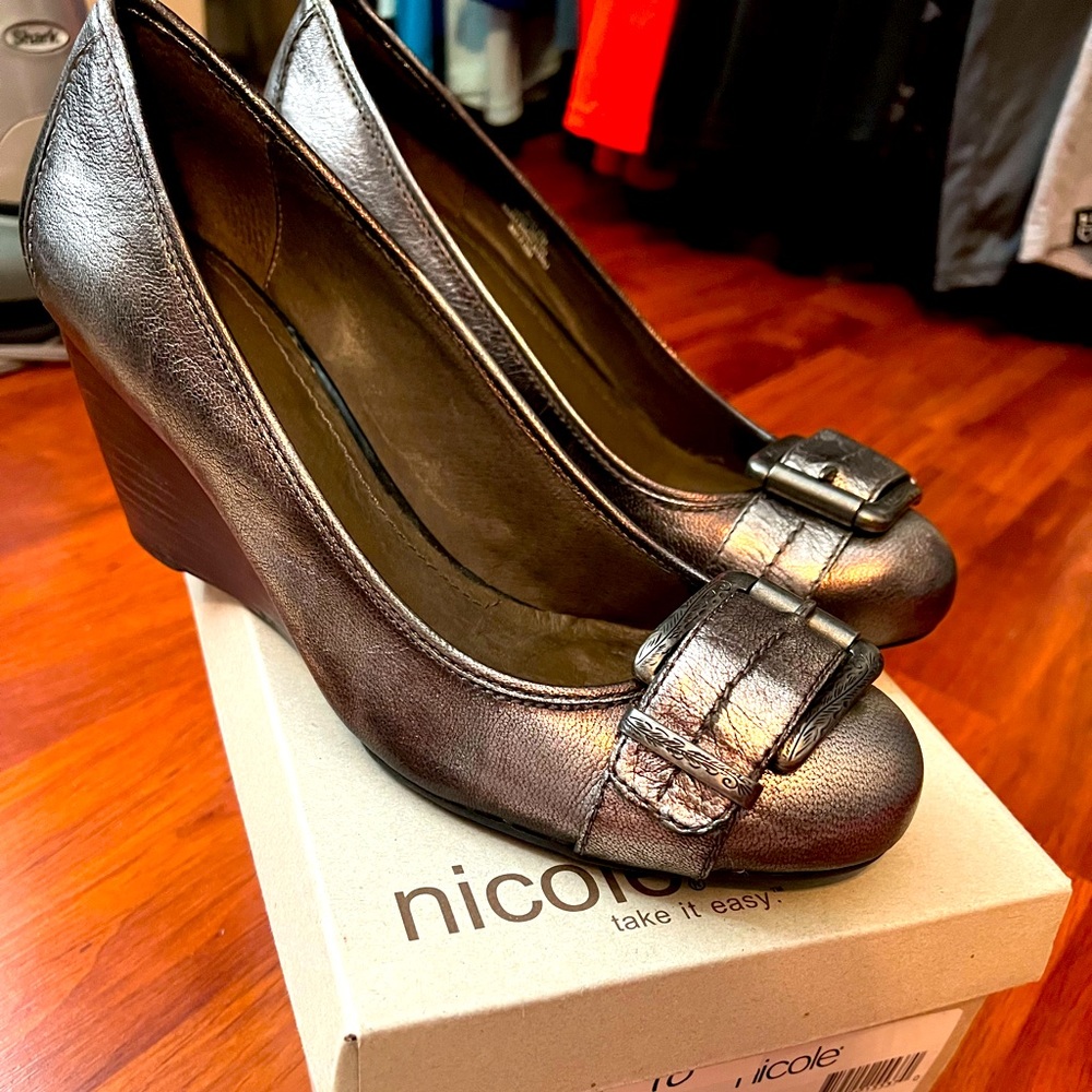 Nicole wedges size 10